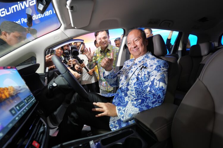 Menteri Perindustrian Apresiasi BYD M6 Produksi Lokal, Dukung Percepatan EV di Indonesia