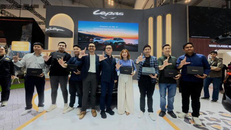 LEPAS Awali Perjalanan Bersama Konsumen Indonesia Lewat Serah Terima LEPAS L8