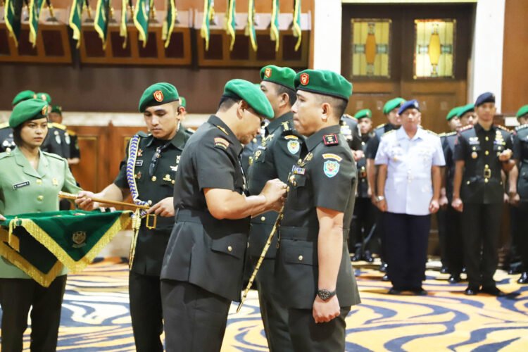 Sertijab Dandim 0618/Kota Bandung Berlangsung Khidmat, Pangdam Siliwangi Soroti Penguatan Sinergi